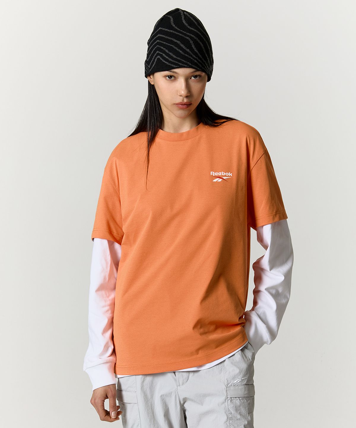 리복(REEBOK) 스몰 벡터 프레쉬 티셔츠 - 오렌지