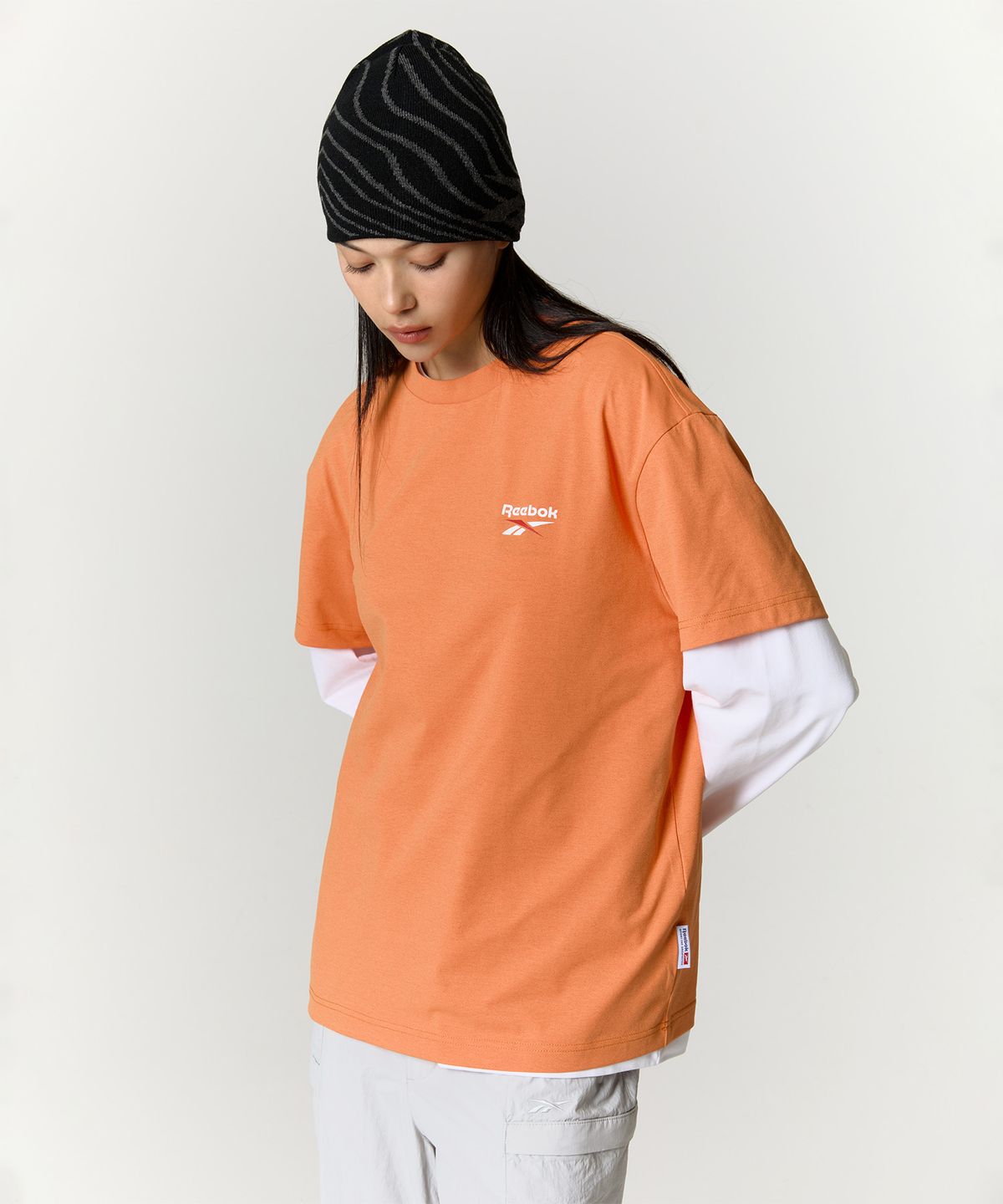 리복(REEBOK) 스몰 벡터 프레쉬 티셔츠 - 오렌지
