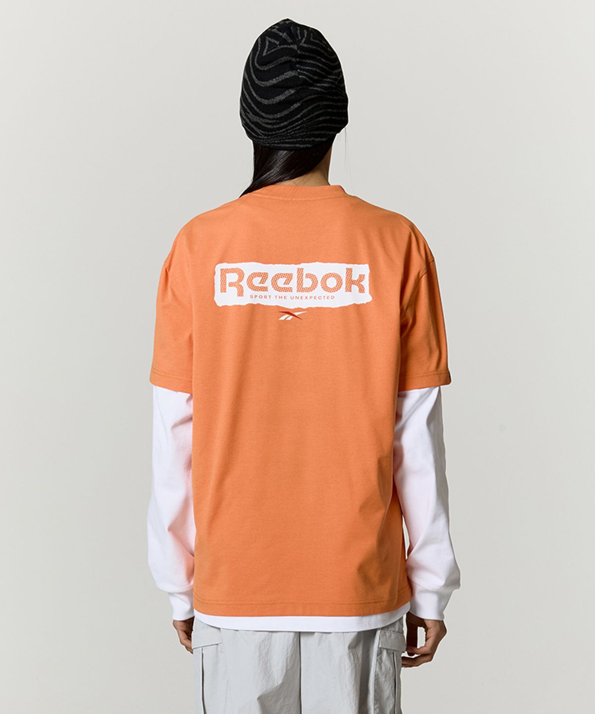 리복(REEBOK) 스몰 벡터 프레쉬 티셔츠 - 오렌지