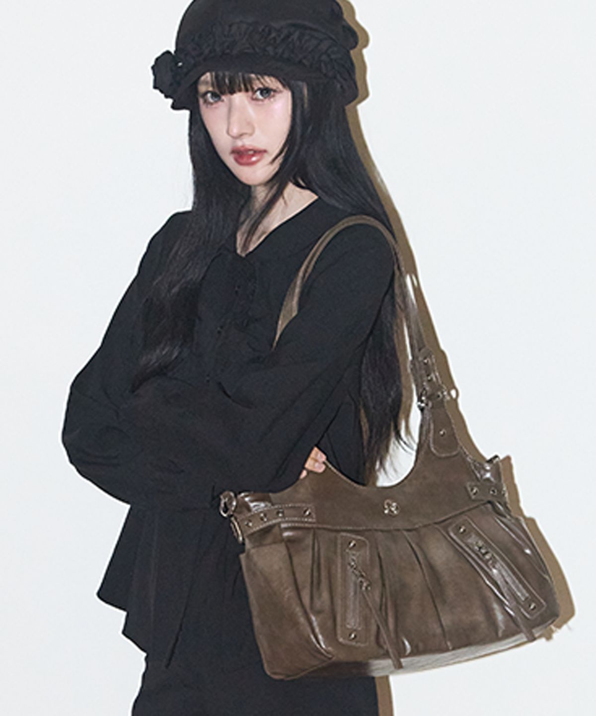 일리고(ILLIGO) 엠버 버클 숄더 백 베이지
