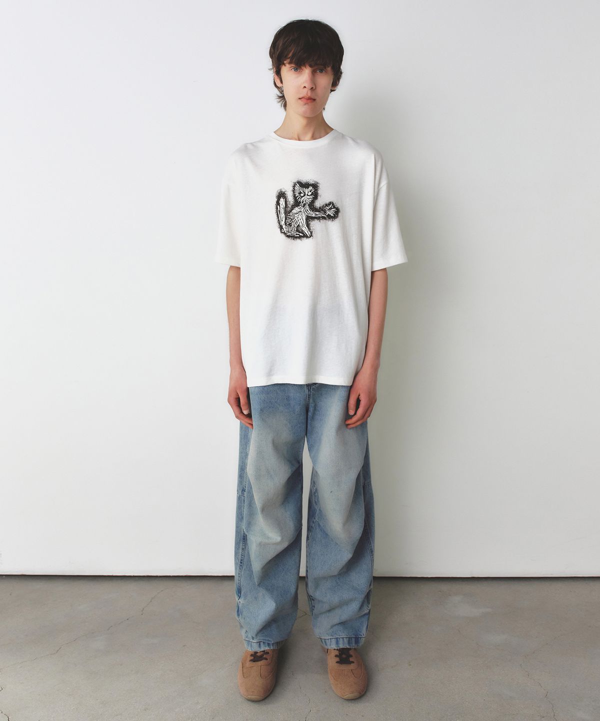 인사일런스(INSILENCE) 캣 그래픽 시어드 티셔츠 OFF WHITE