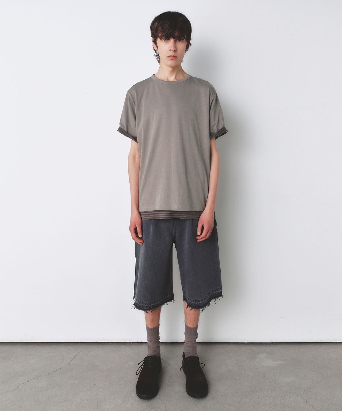 인사일런스(INSILENCE) 라이트웨이트 레귤러핏 티셔츠 WORN GREY