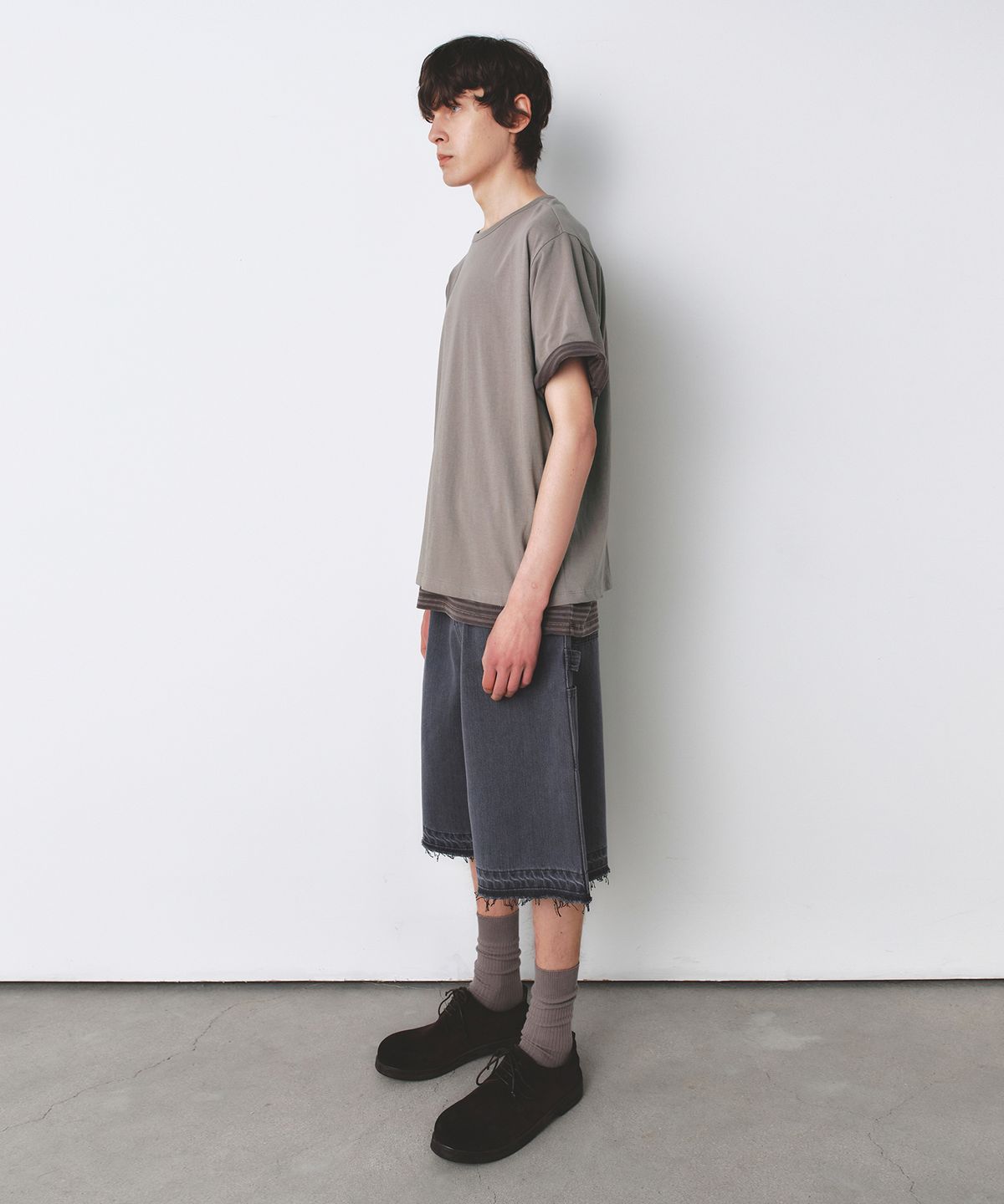 인사일런스(INSILENCE) 라이트웨이트 레귤러핏 티셔츠 WORN GREY