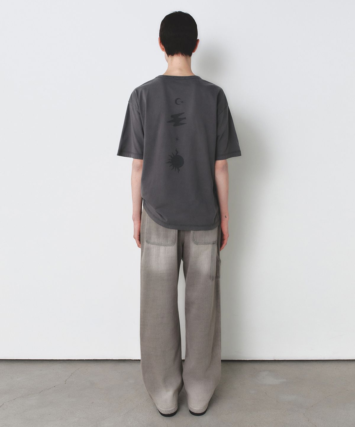 인사일런스(INSILENCE) 백프린트 심볼 티셔츠 DIM GREY