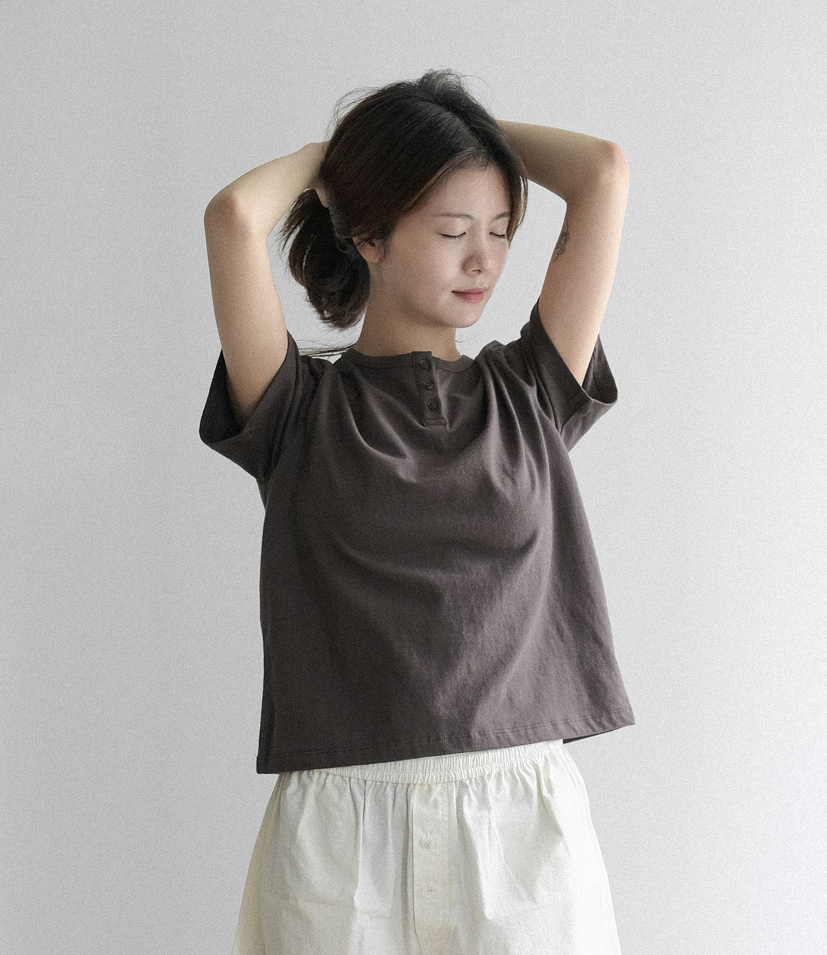 에메모가든(MMOGARDEN) (w) henley neck tee (3colors)
