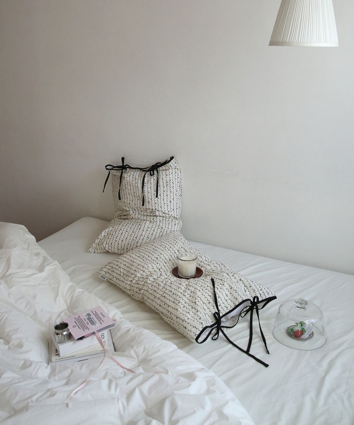 메종드룸룸(MAISON DE ROOMROOM) 리본 웨이브 스트링 리본 베개커버