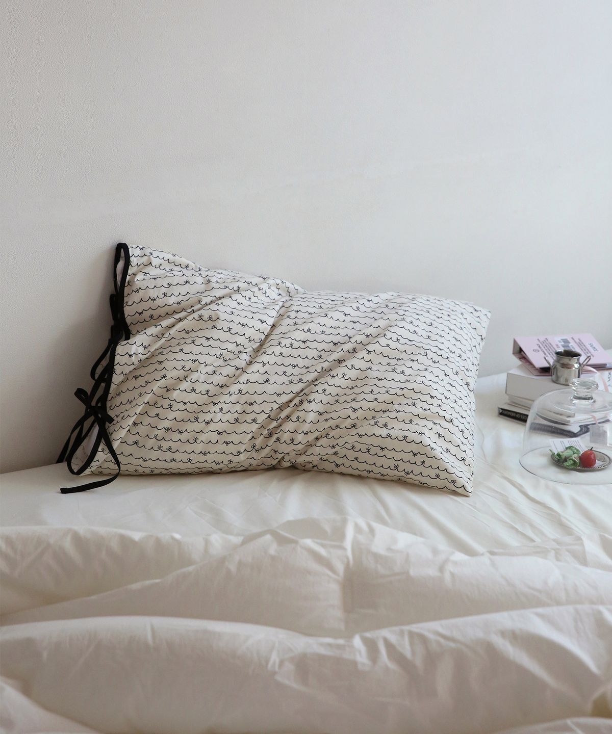 메종드룸룸(MAISON DE ROOMROOM) 리본 웨이브 스트링 리본 베개커버