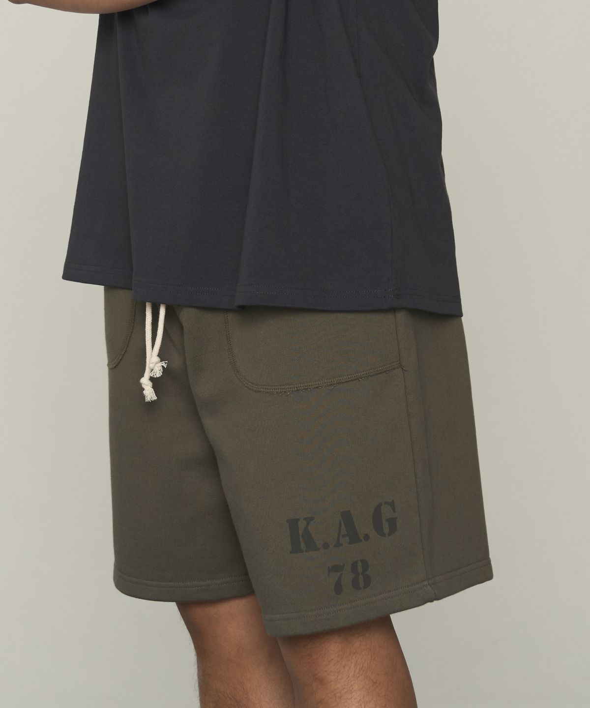 카키그라도(KHAKI GRADO) [Vision Park] 워시드 버뮤다 스웻쇼츠 (Khaki)