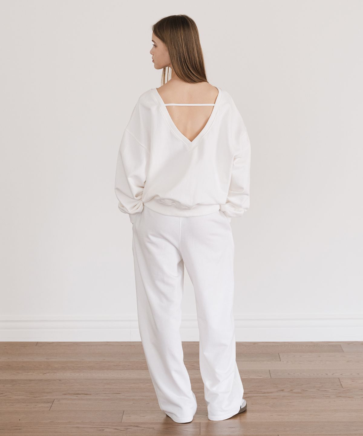 인지액티브(INJIACTIVE) Semi Wide Logo Sweatpants 화이트