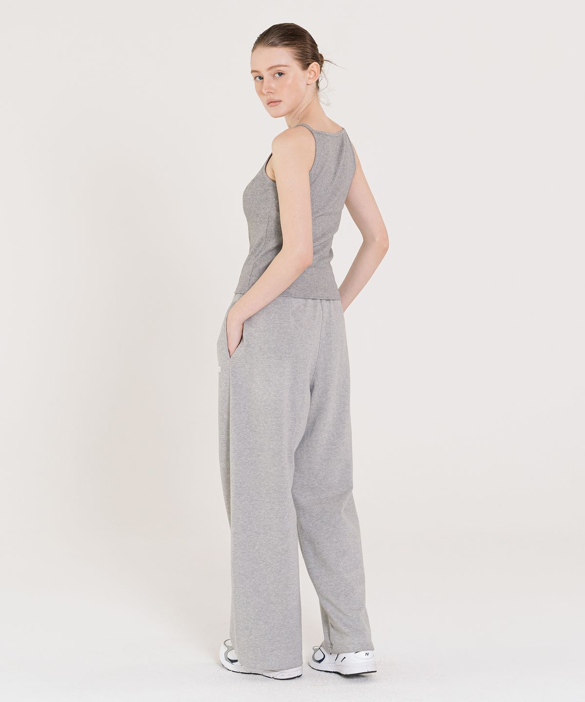 인지액티브(INJIACTIVE) Semi Wide Logo Sweatpants 그레이