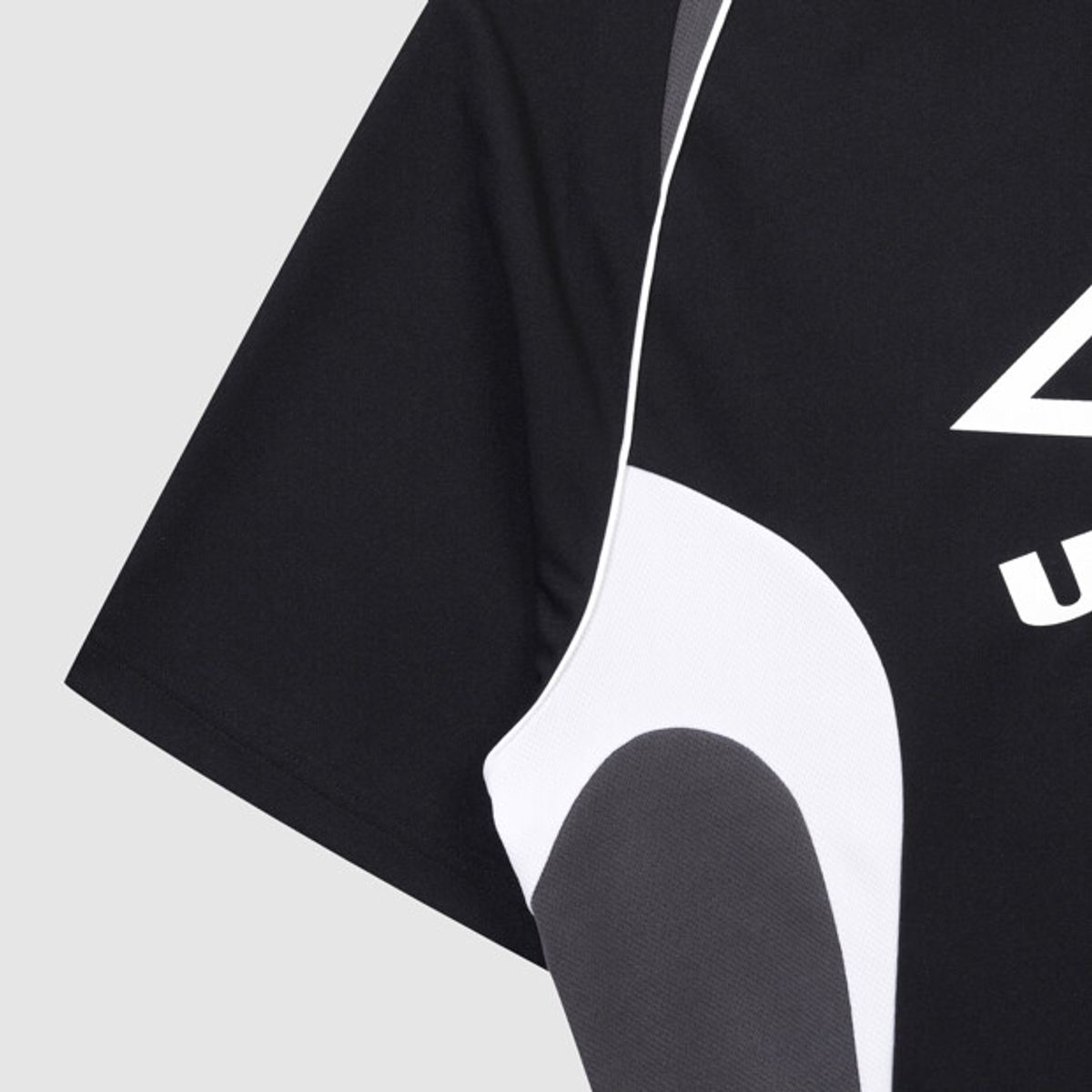 엄브로(UMBRO) HBL BLOKE 메쉬 반팔 티셔츠 블랙(UQ221CRS51)