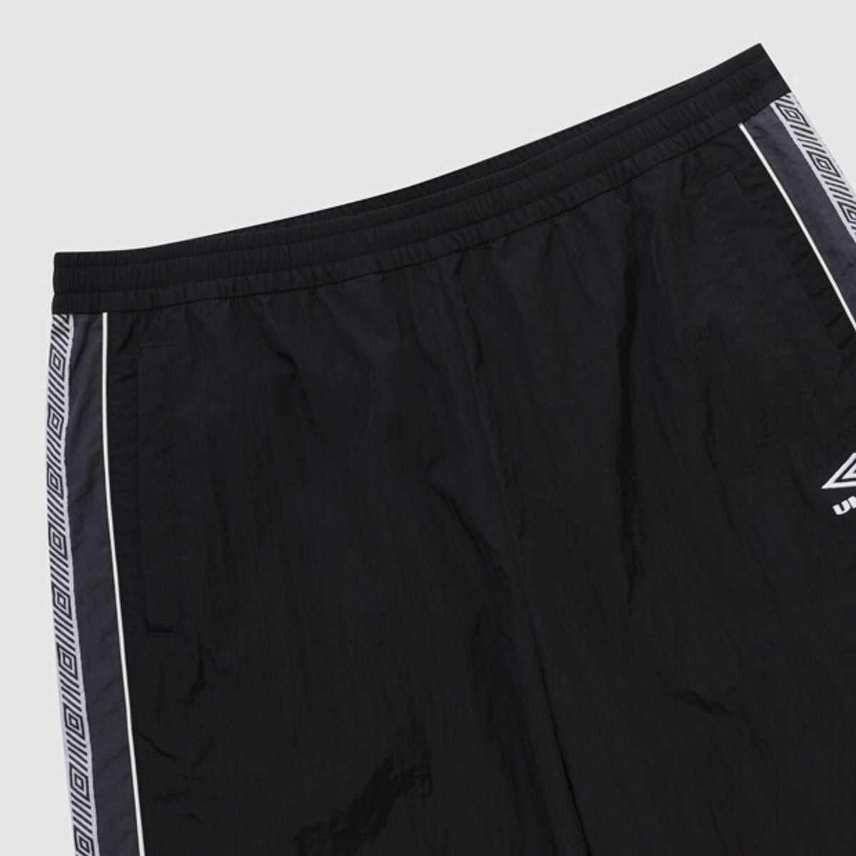 엄브로(UMBRO) HBL BLOKE OG 트랙 5부 반바지 블랙(UQ221CHP55)