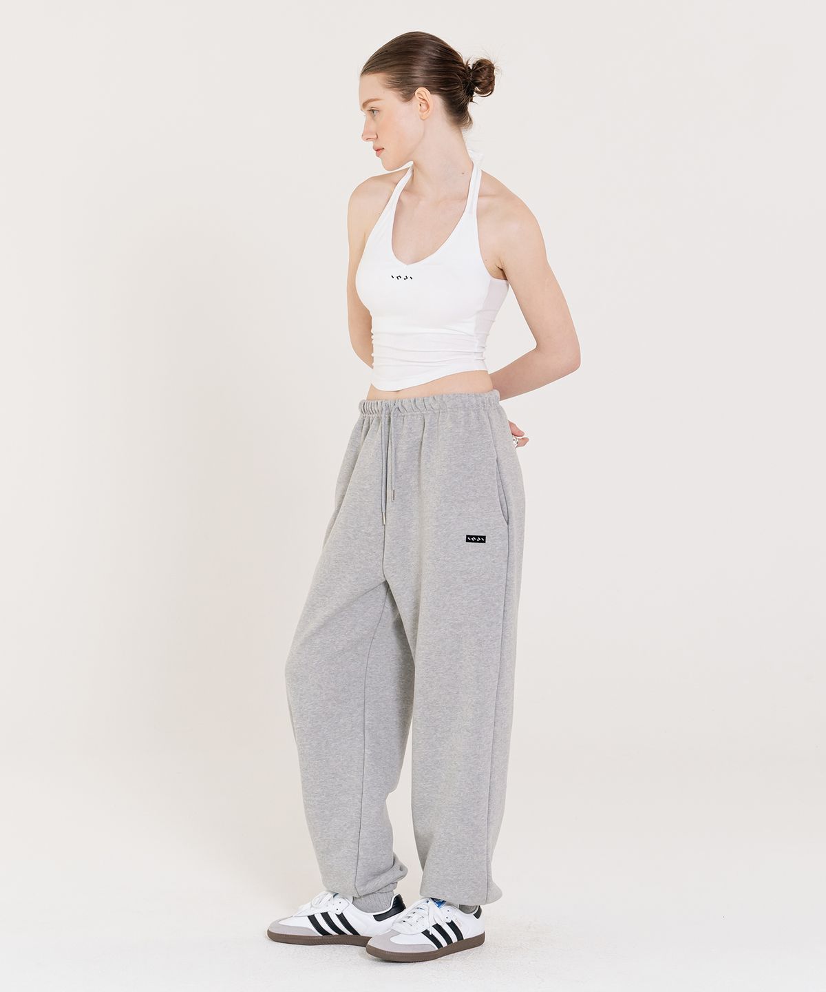 인지액티브(INJIACTIVE) Small Logo Jogger Pants 그레이