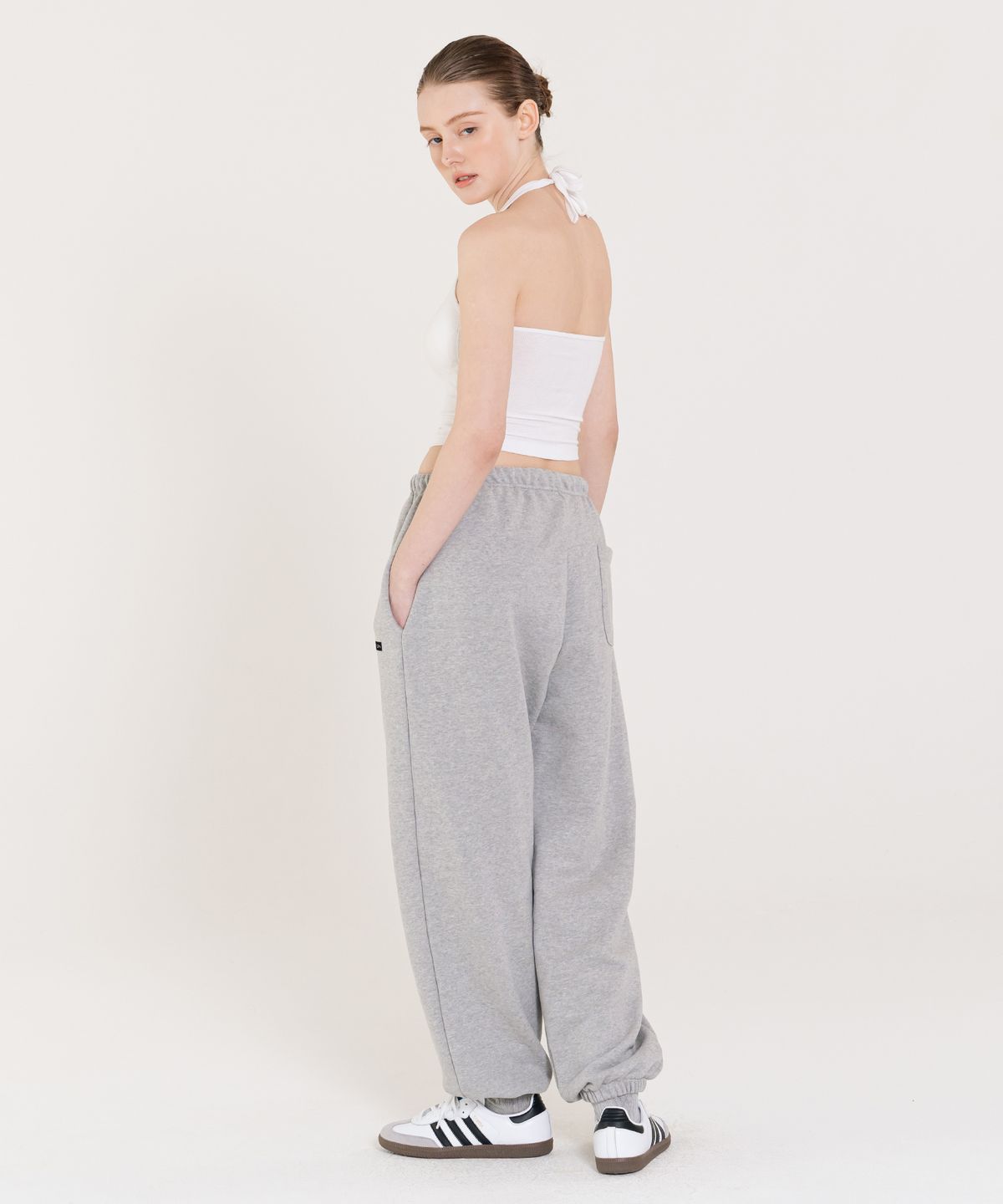 인지액티브(INJIACTIVE) Small Logo Jogger Pants 그레이