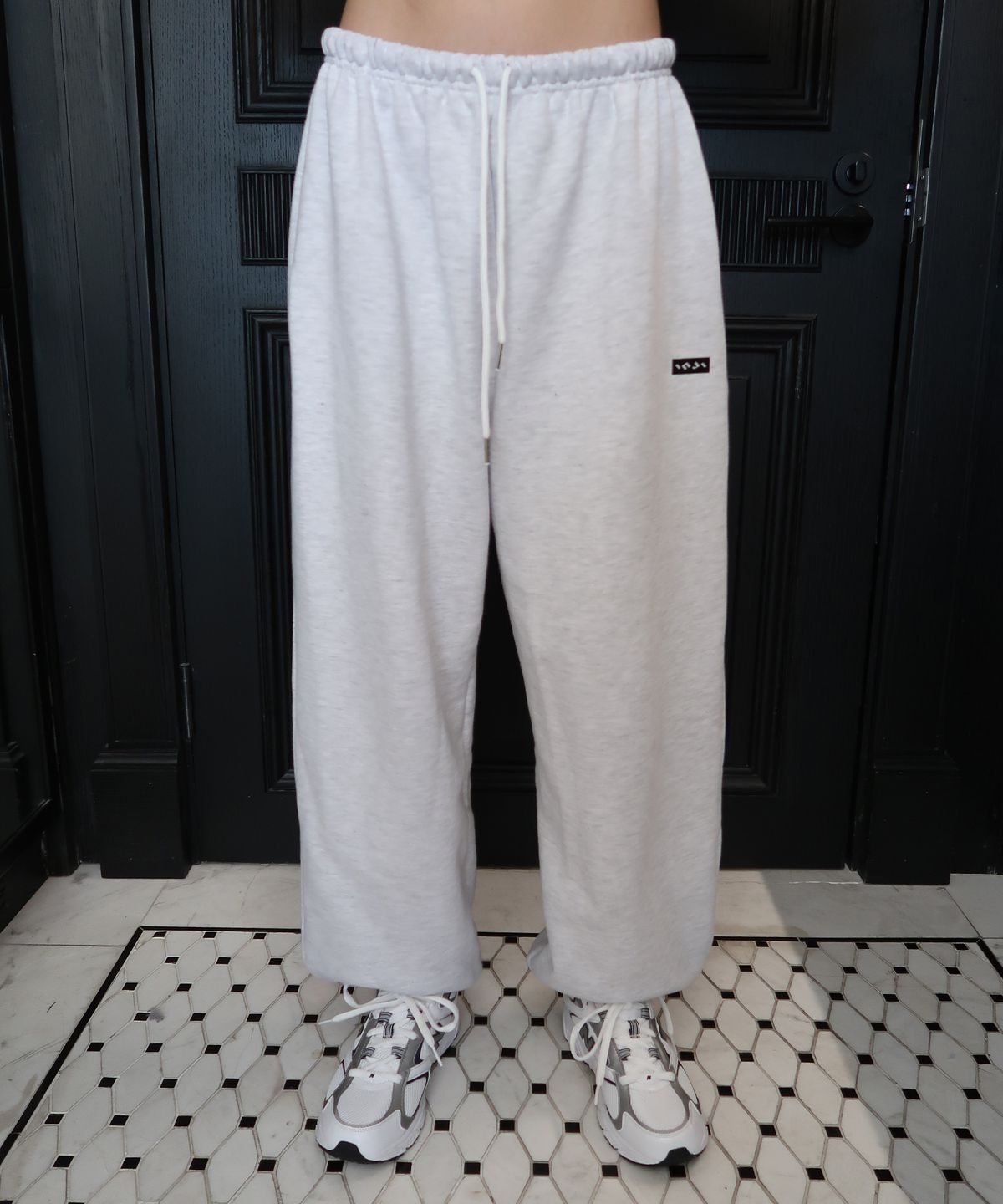 인지액티브(INJIACTIVE) Small Logo Jogger Pants 라이트 그레이