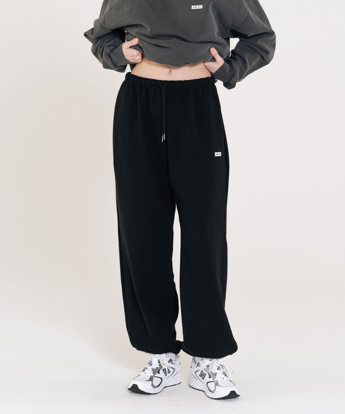 인지액티브(INJIACTIVE) Small Logo Jogger Pants 블랙