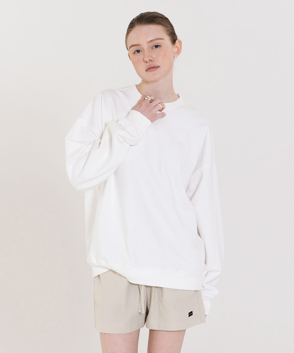 인지액티브(INJIACTIVE) Small Logo Pigment Sweatshirt 화이트