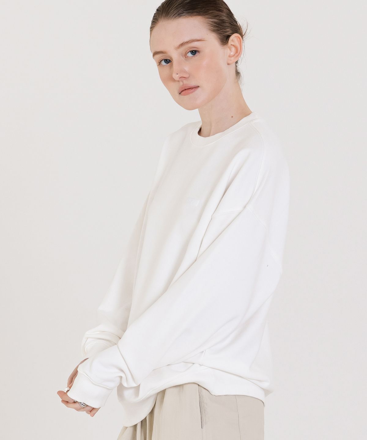 인지액티브(INJIACTIVE) Small Logo Pigment Sweatshirt 화이트