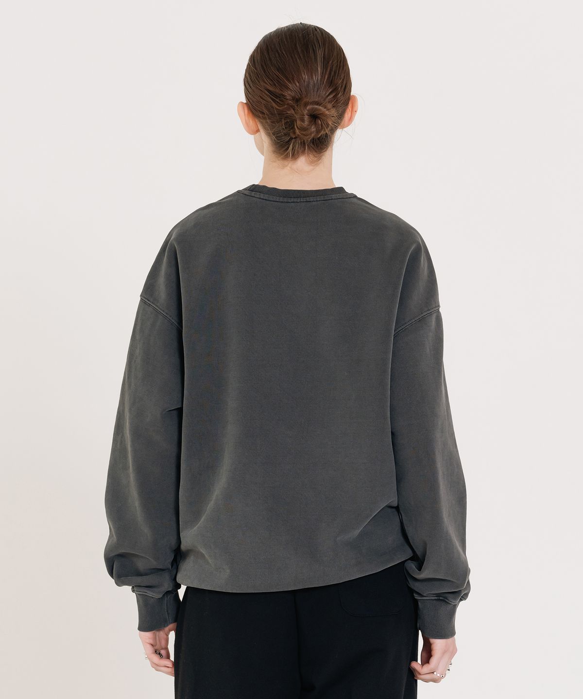 인지액티브(INJIACTIVE) Small Logo Pigment Sweatshirt 블랙