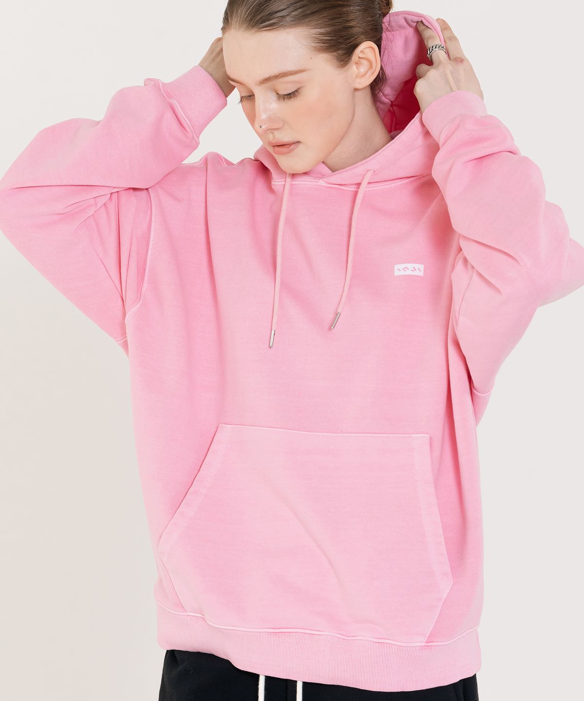 인지액티브(INJIACTIVE) Small Logo Pigment Hoodie 핑크