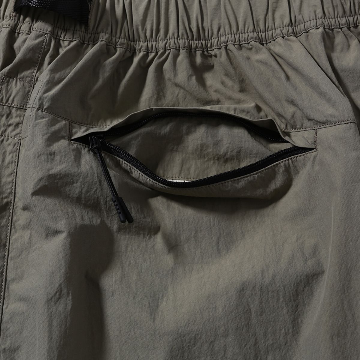 모이프(MOIF) [SS25] UNIFORM SHORTS / SAND NC