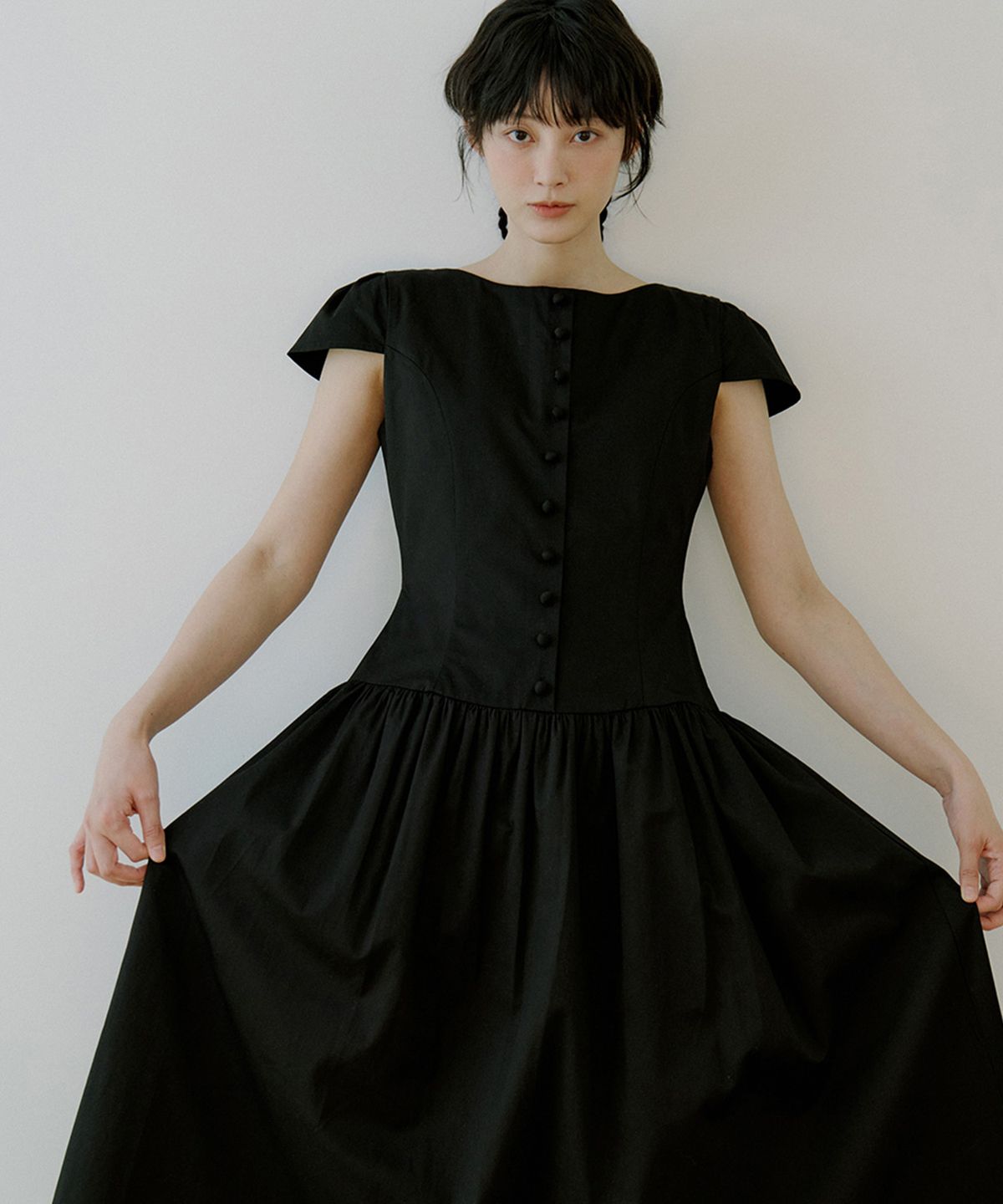 리올그(REORG) WOI BEAN BUTTON LONG OPS BLACK