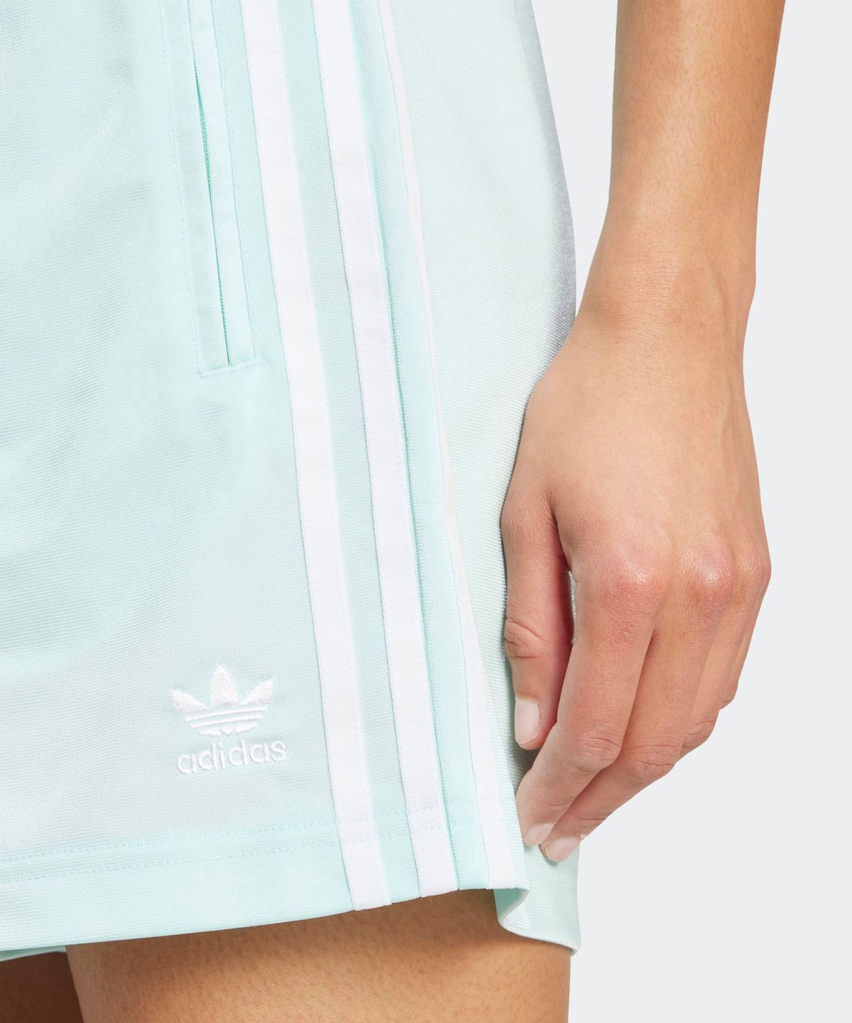 아디다스(ADIDAS) 파이어버드 숏 팬츠 - 세미플래쉬아쿠아 / JD0819
