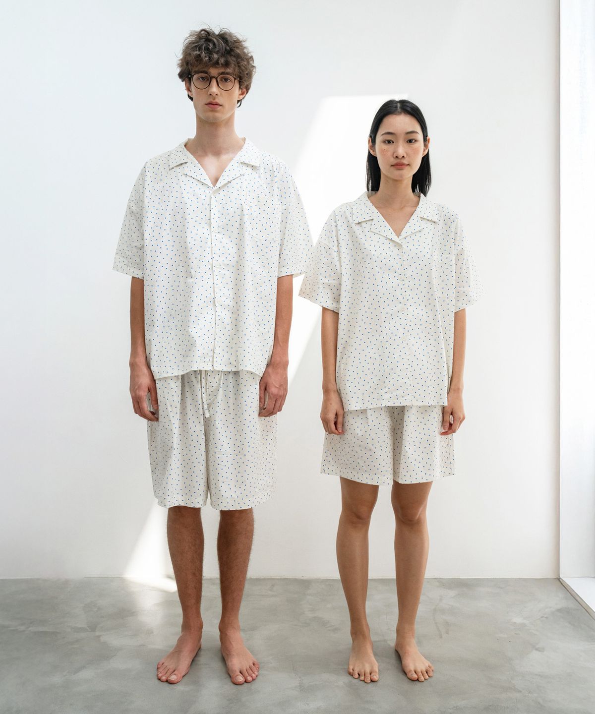 오끼뜨(OGGITT) (uni)레지던스 미니 도트 파자마 크림블루