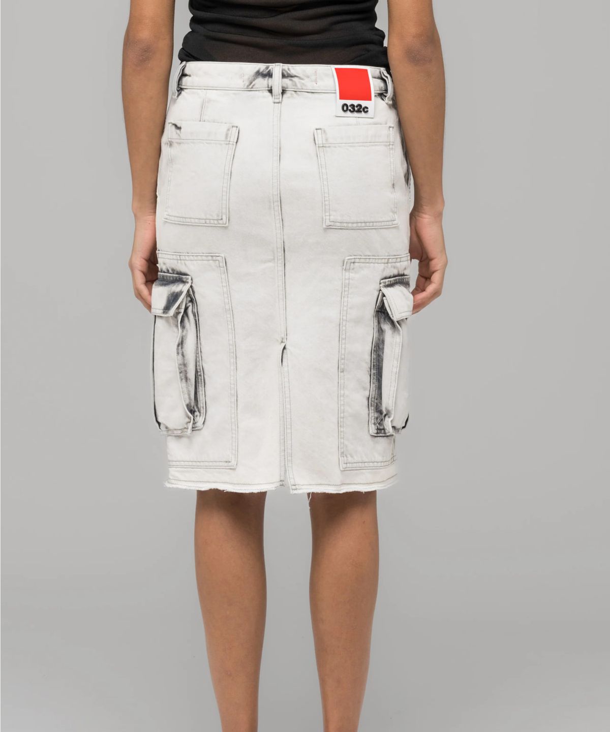 032씨(032C) (W) 마이 온 마인드 프레이드 데님 스커트 워시드 그레이/화이트 MY OWN MIND FRAYED DENIM SKIRT WASHED GREY/ WHITE