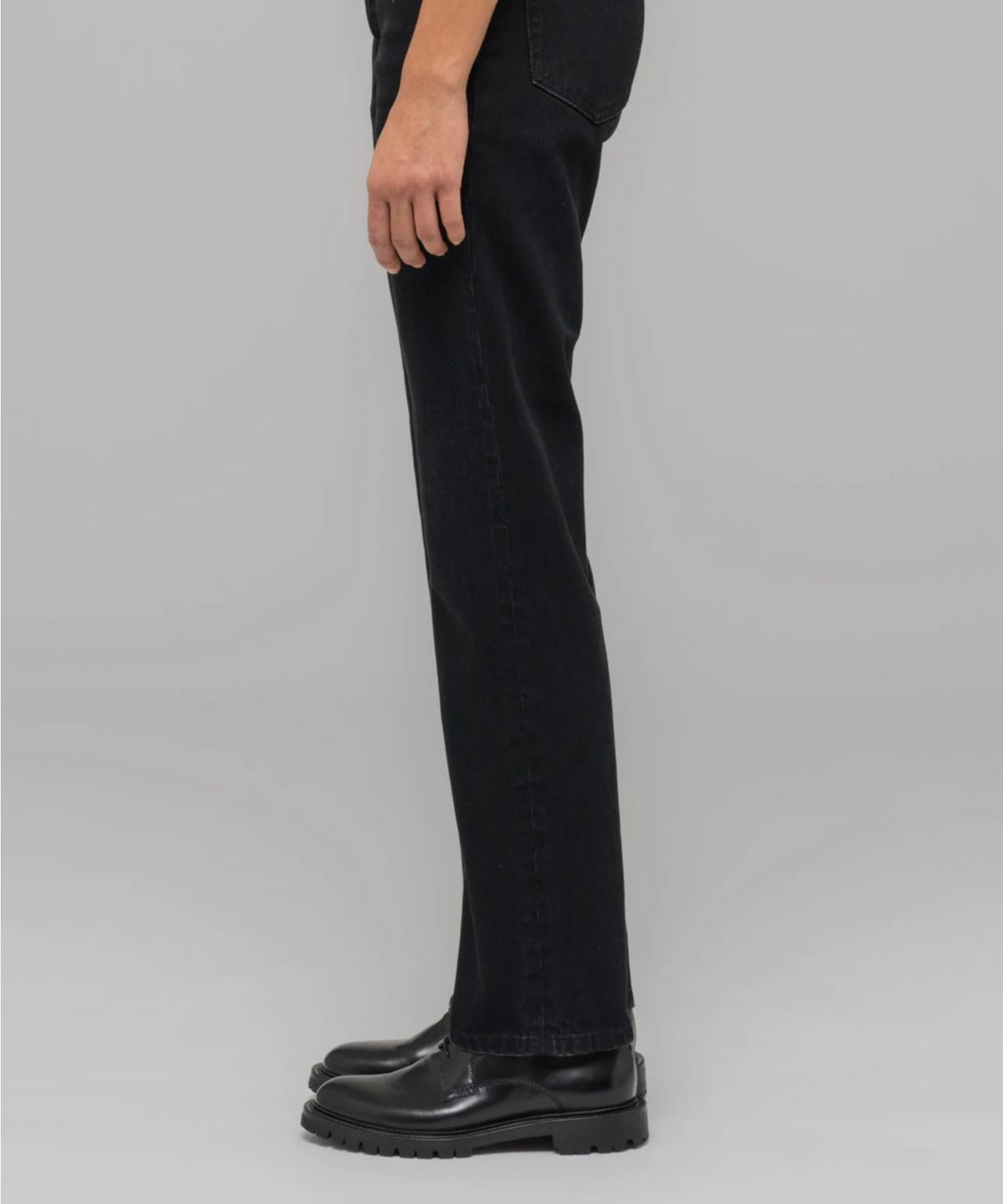 032씨(032C) (U) 다운 투 어스 스트레이트 레그 진 워시드 블랙 DOWN TO EARTH STRAIGHT LEG JEAN WASHED BLACK
