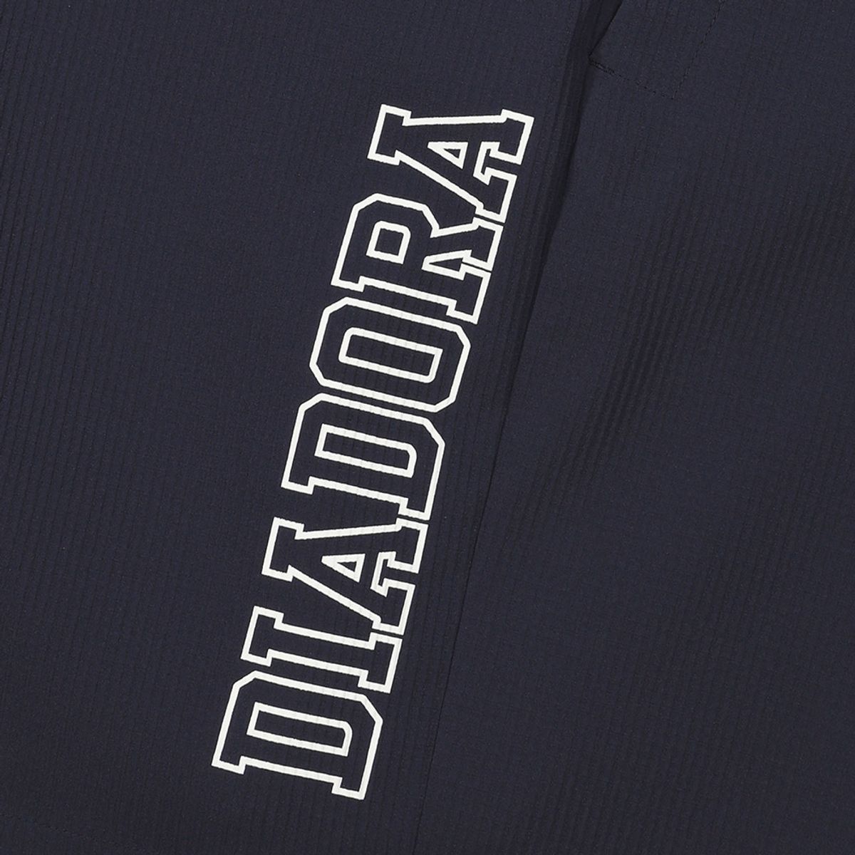 디아도라(diadora) 로고 시어서커 하프팬츠 NAVY