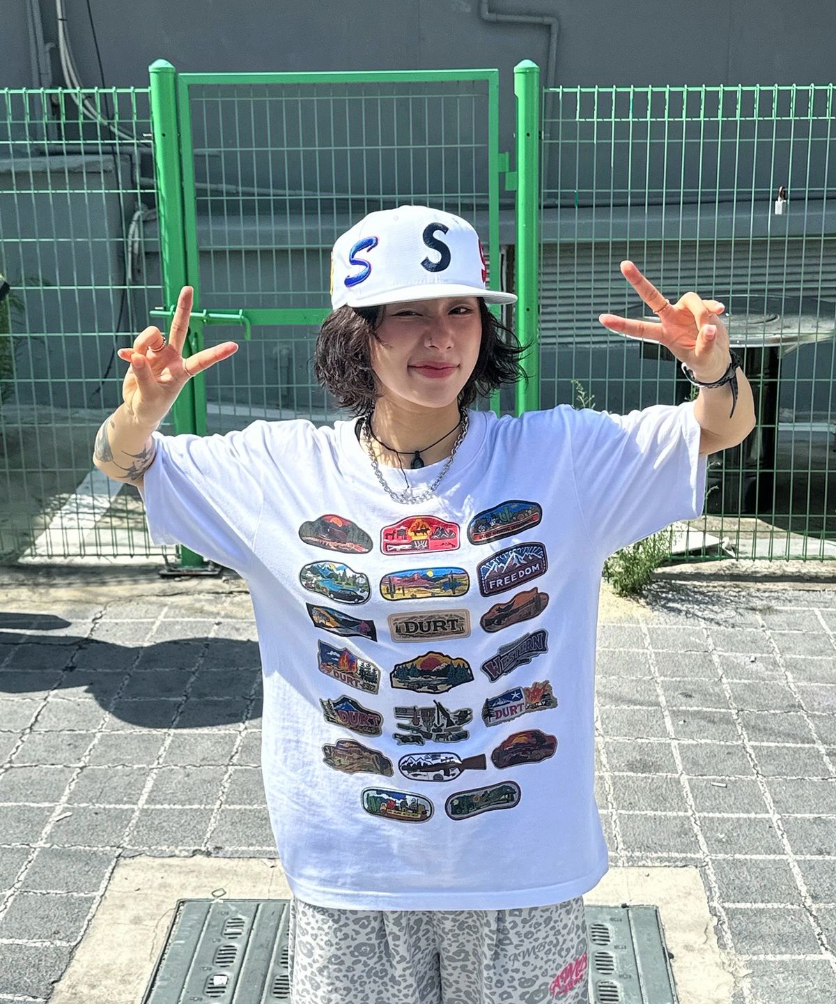 더트(DURT) WESTERN PATCH HALF SLEEVE TEE (WHITE)