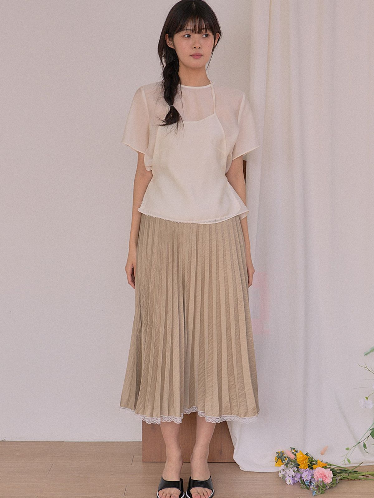 쏘리, 투 머치 러브(SORRY, TOO MUCH LOVE) Floaty Pleated Lace Skirt_Beige