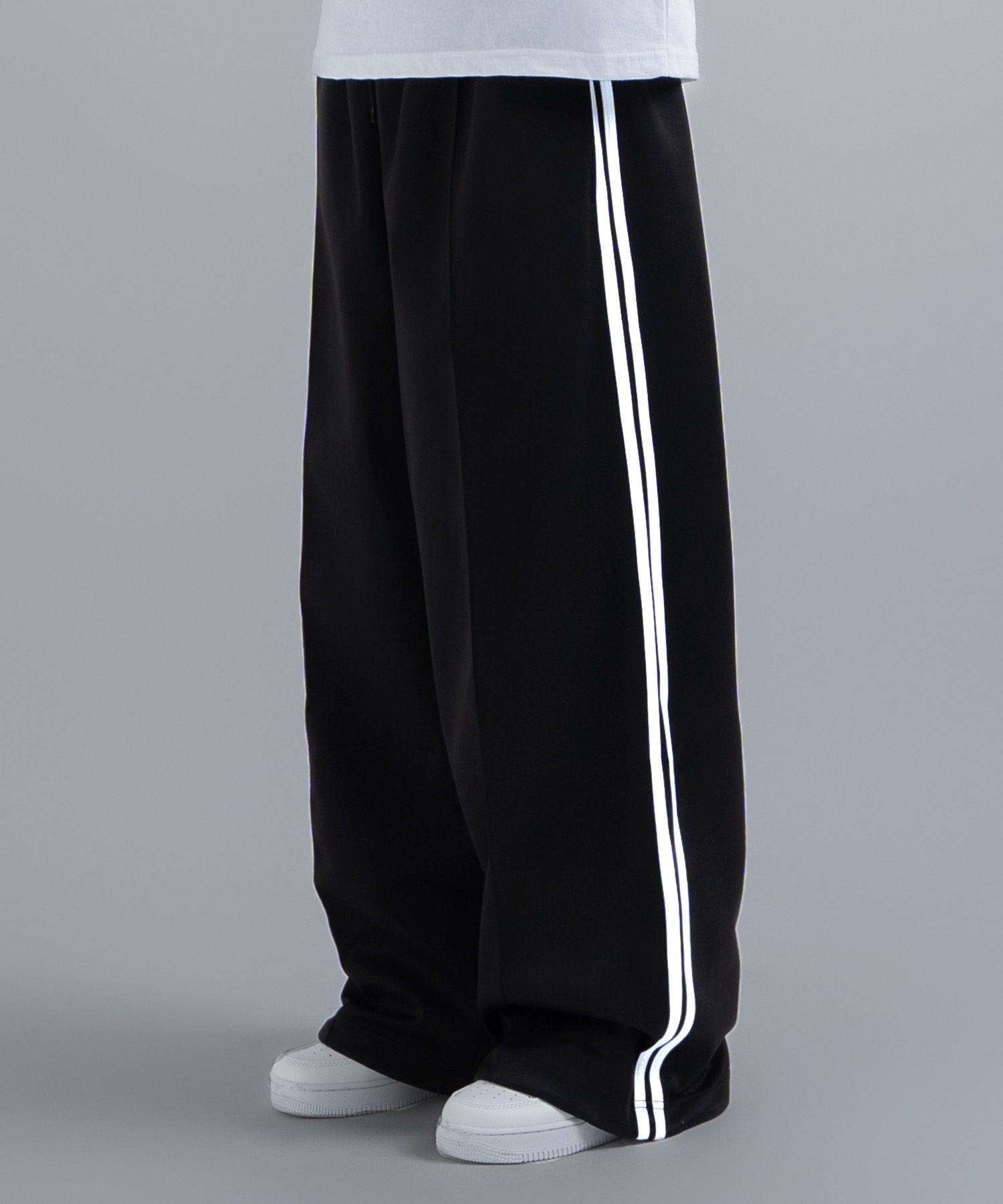MUSINSA | UNDEROFF Wide Pleat Double Line Track Pants Green