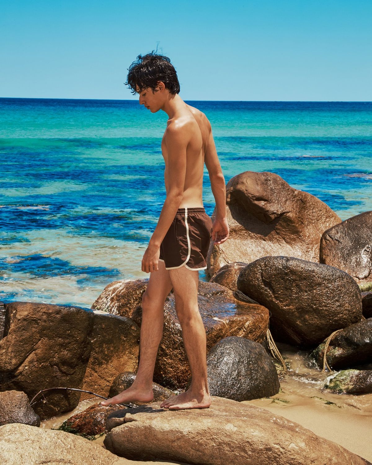 필즈라이크썸머(FEELS LIKE SUMMER) CURVED LINE SWIM SHORTS (BROWN)