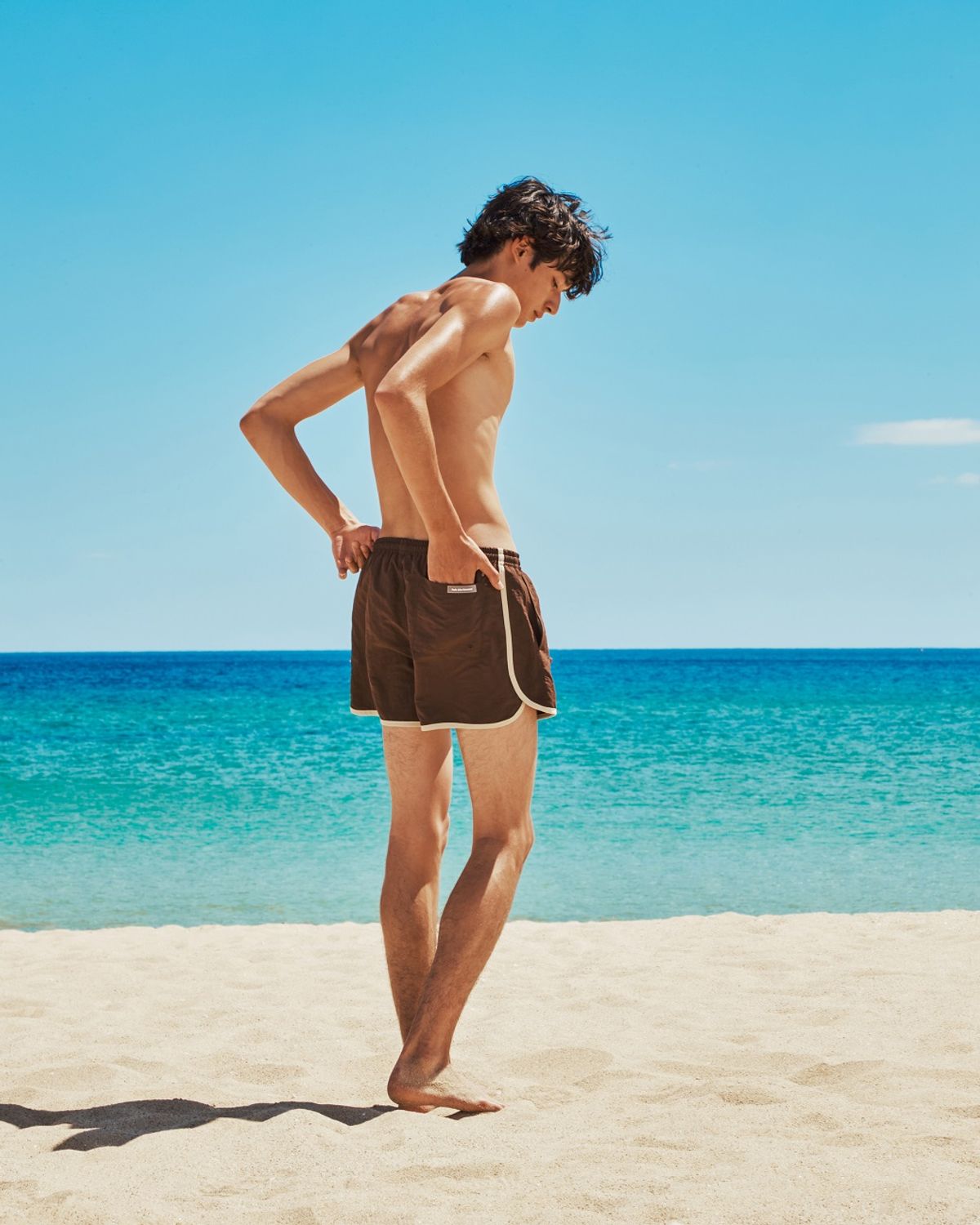 필즈라이크썸머(FEELS LIKE SUMMER) CURVED LINE SWIM SHORTS (BROWN)