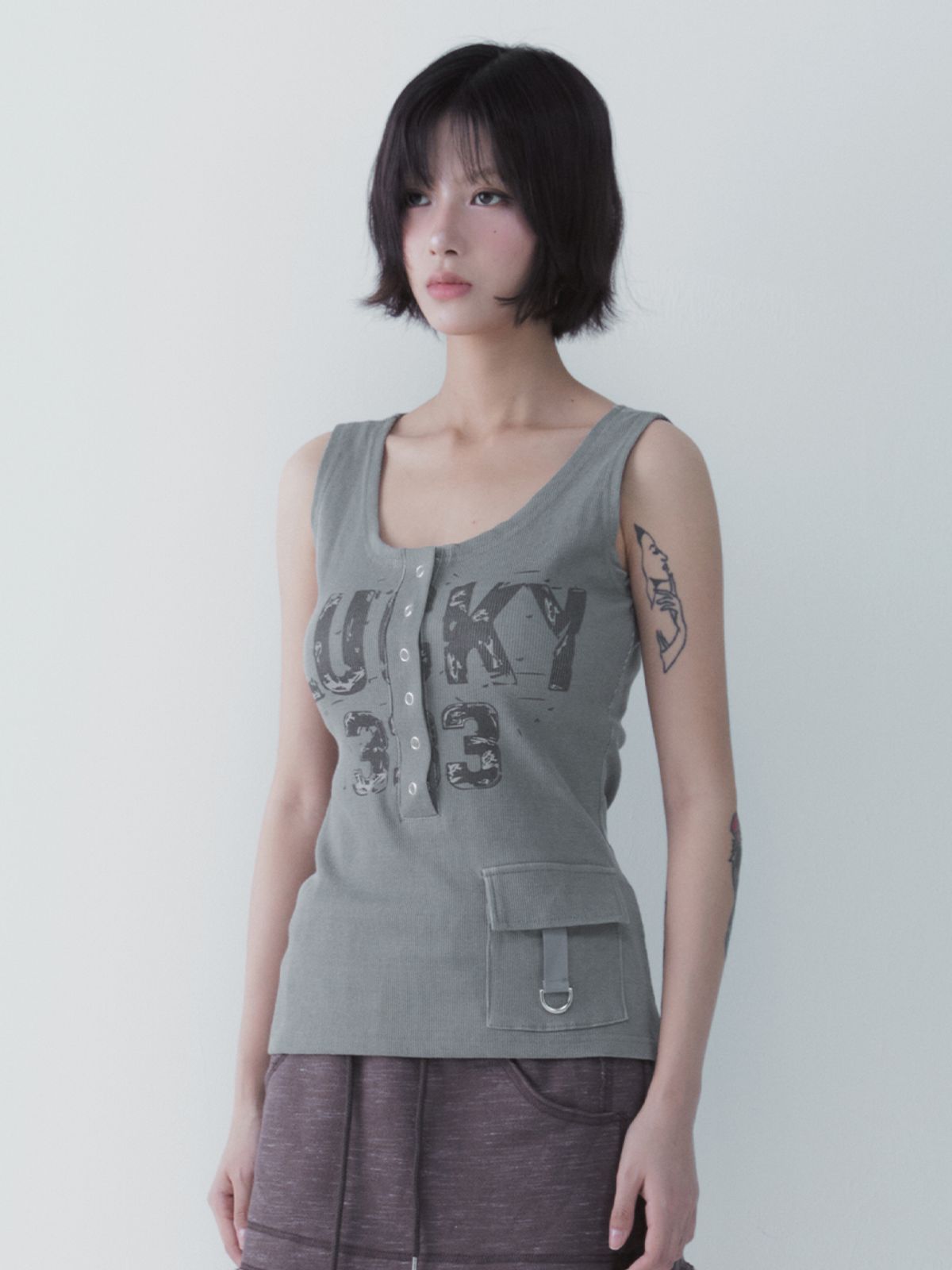 쎄쎄쎄(SETSETSET) LUCKY 333 POCKET SLEEVELESS KHAKI