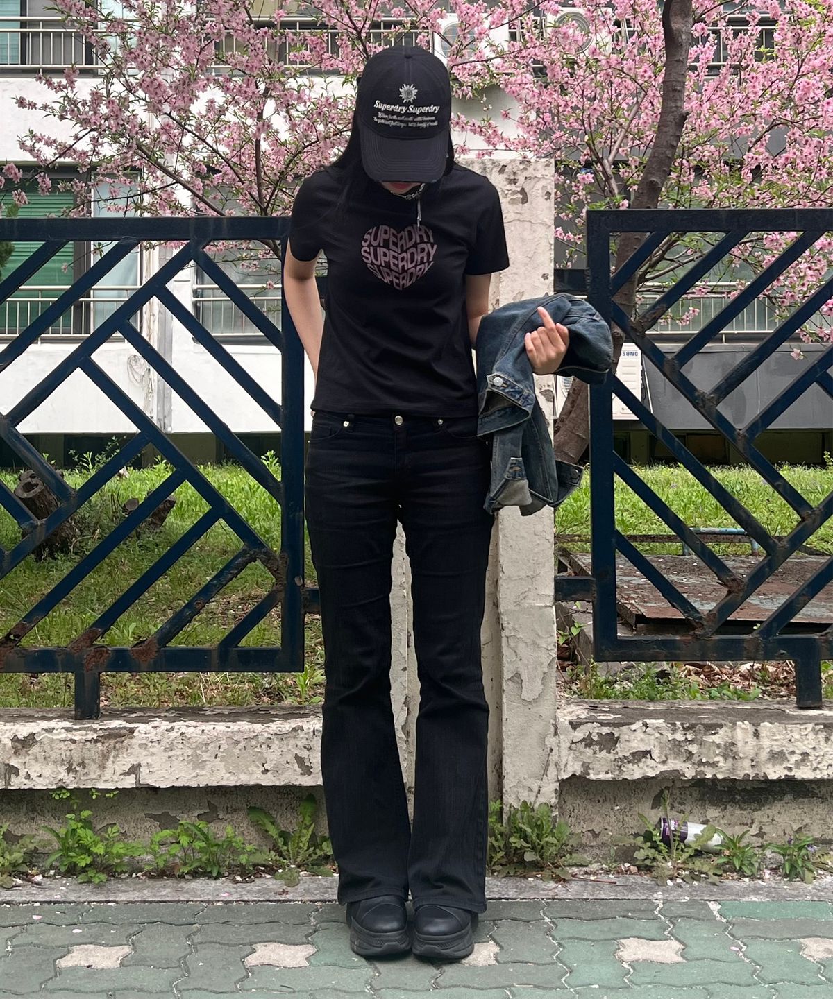 슈퍼드라이(SUPERDRY) W 하트 로고 티셔츠 블랙