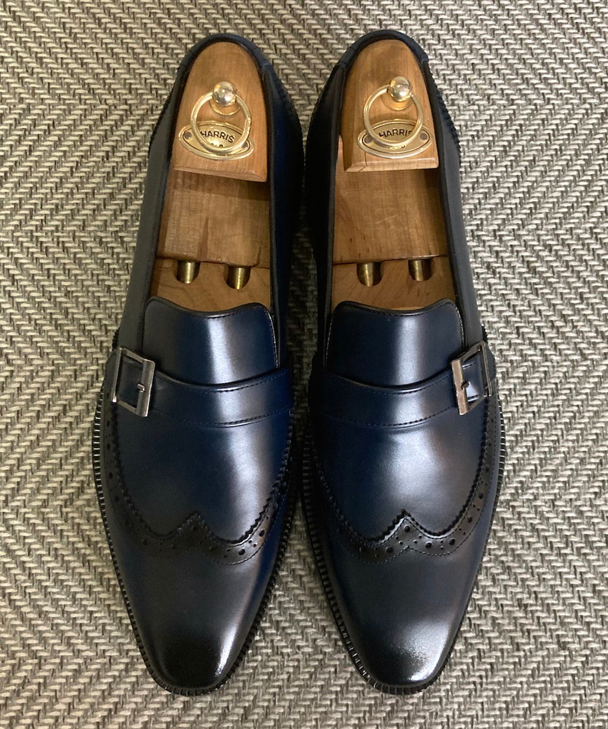 조앤슈(JOENSHOE) 로얄 윙팁 버클 로퍼 다크네이비