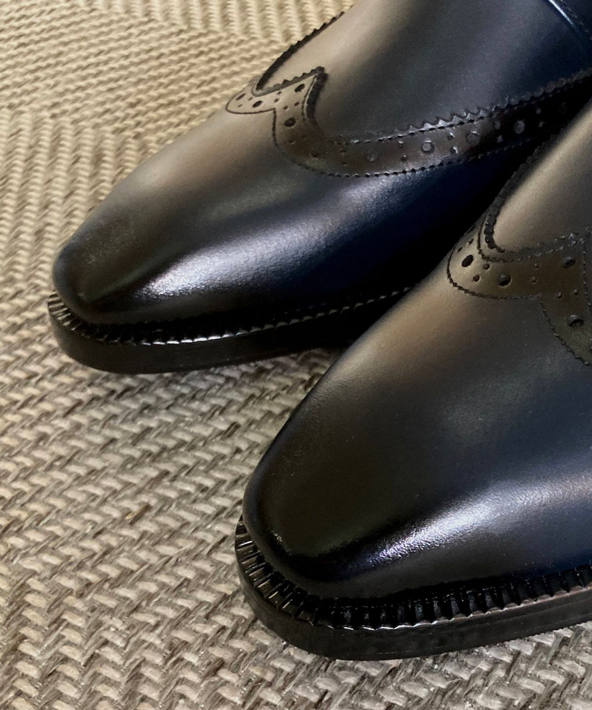 조앤슈(JOENSHOE) 로얄 윙팁 버클 로퍼 다크네이비