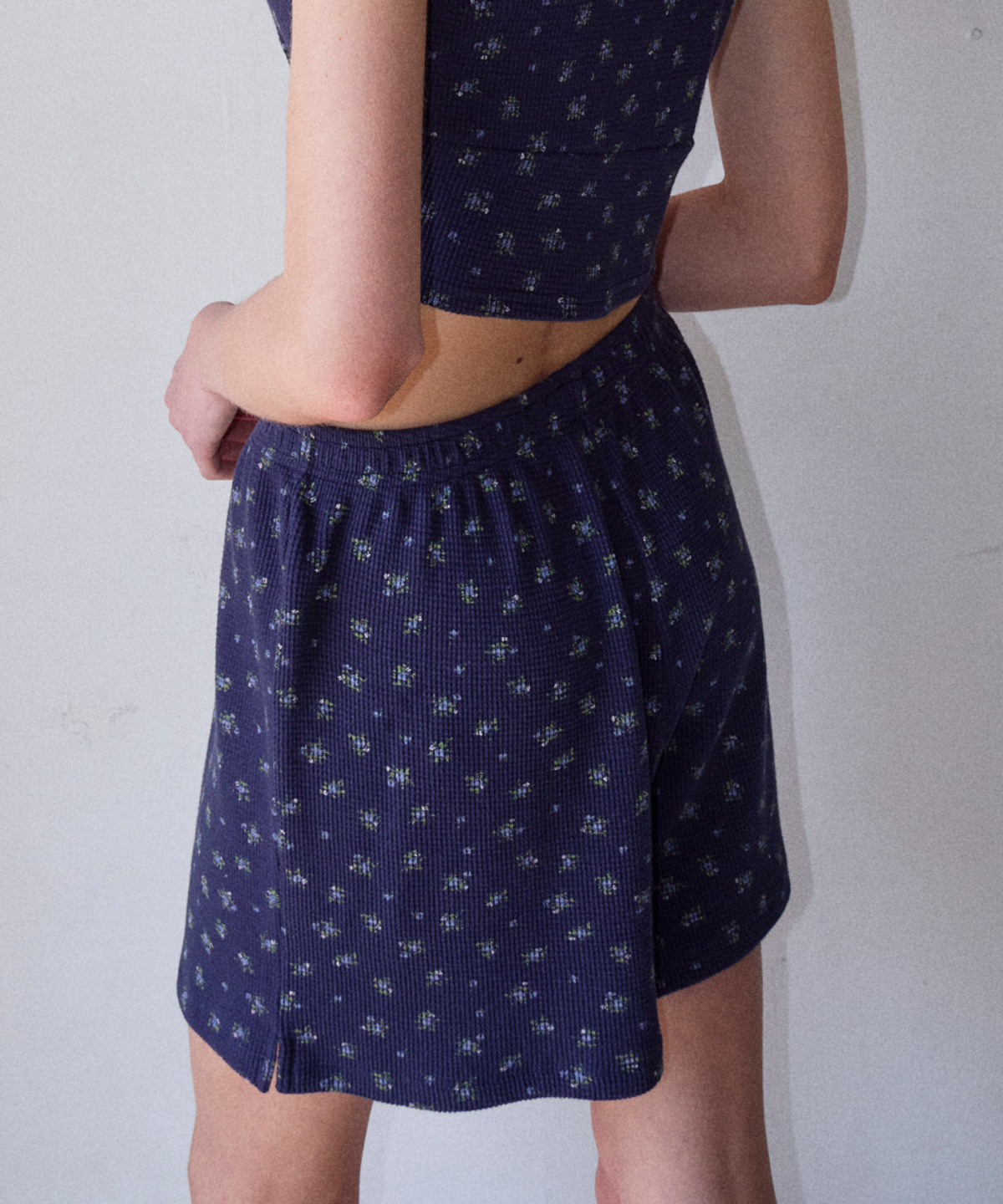 로긴 앤 로지(ROGIN N ROSIE) Waffle Blooming Shorts Navy