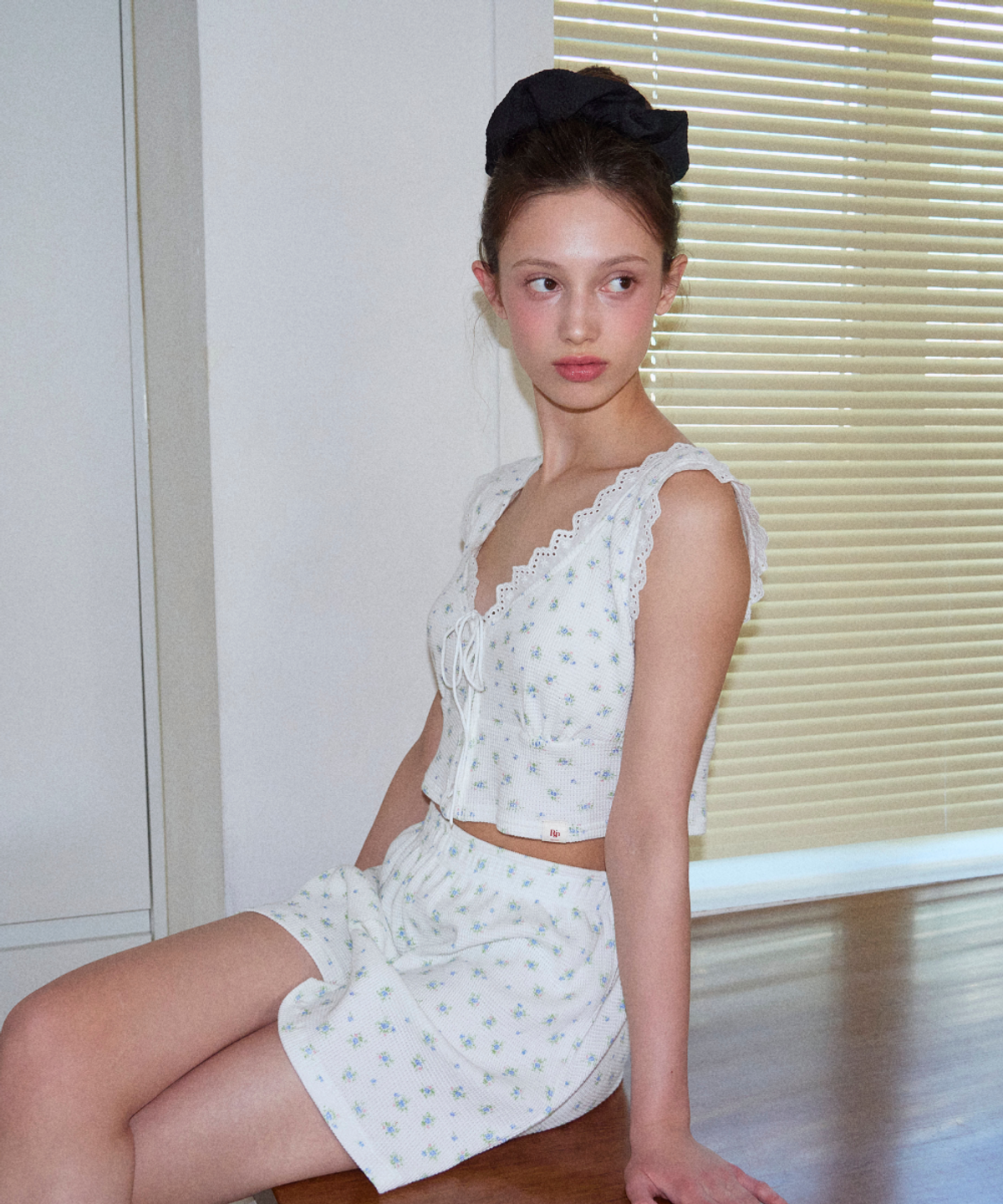 로긴 앤 로지(ROGIN N ROSIE) Waffle Blooming Shorts White