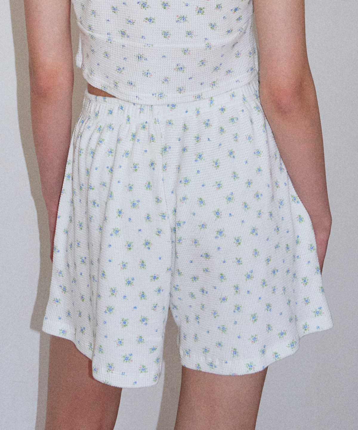 로긴 앤 로지(ROGIN N ROSIE) Waffle Blooming Shorts White