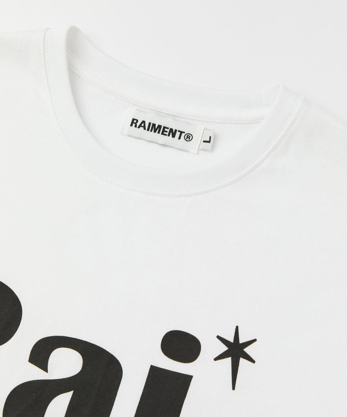 레이몬트(RAIMENT) 에센셜  RAI 로고 솔리드 반팔 티셔츠_화이트