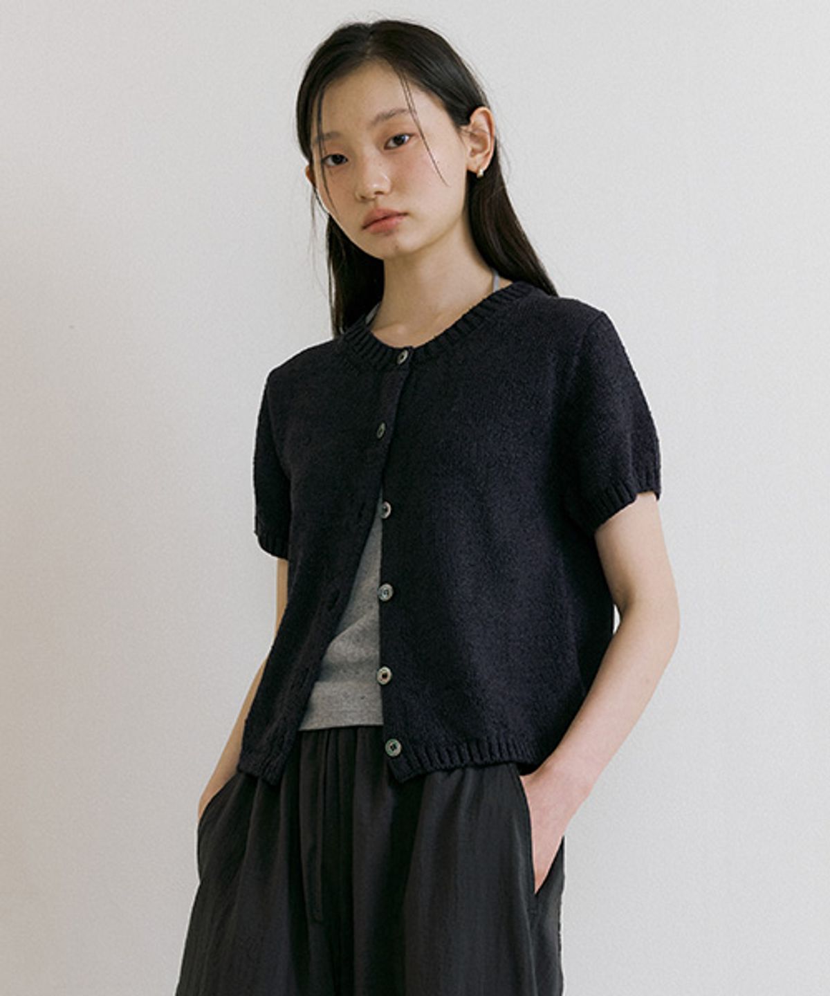 링서울(LINGSEOUL) crew neck half knit cardigan-charcoal