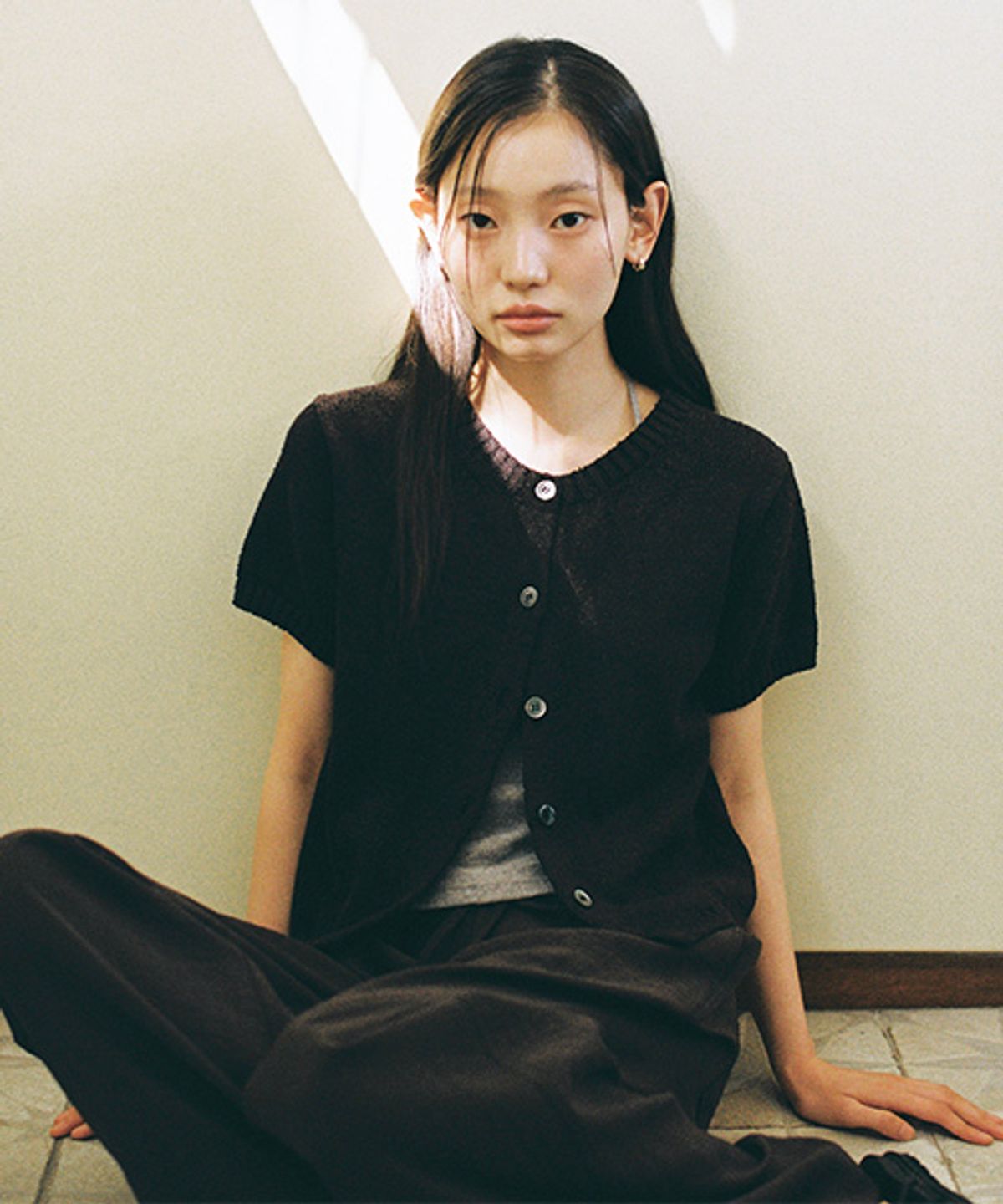 링서울(LINGSEOUL) crew neck half knit cardigan-charcoal