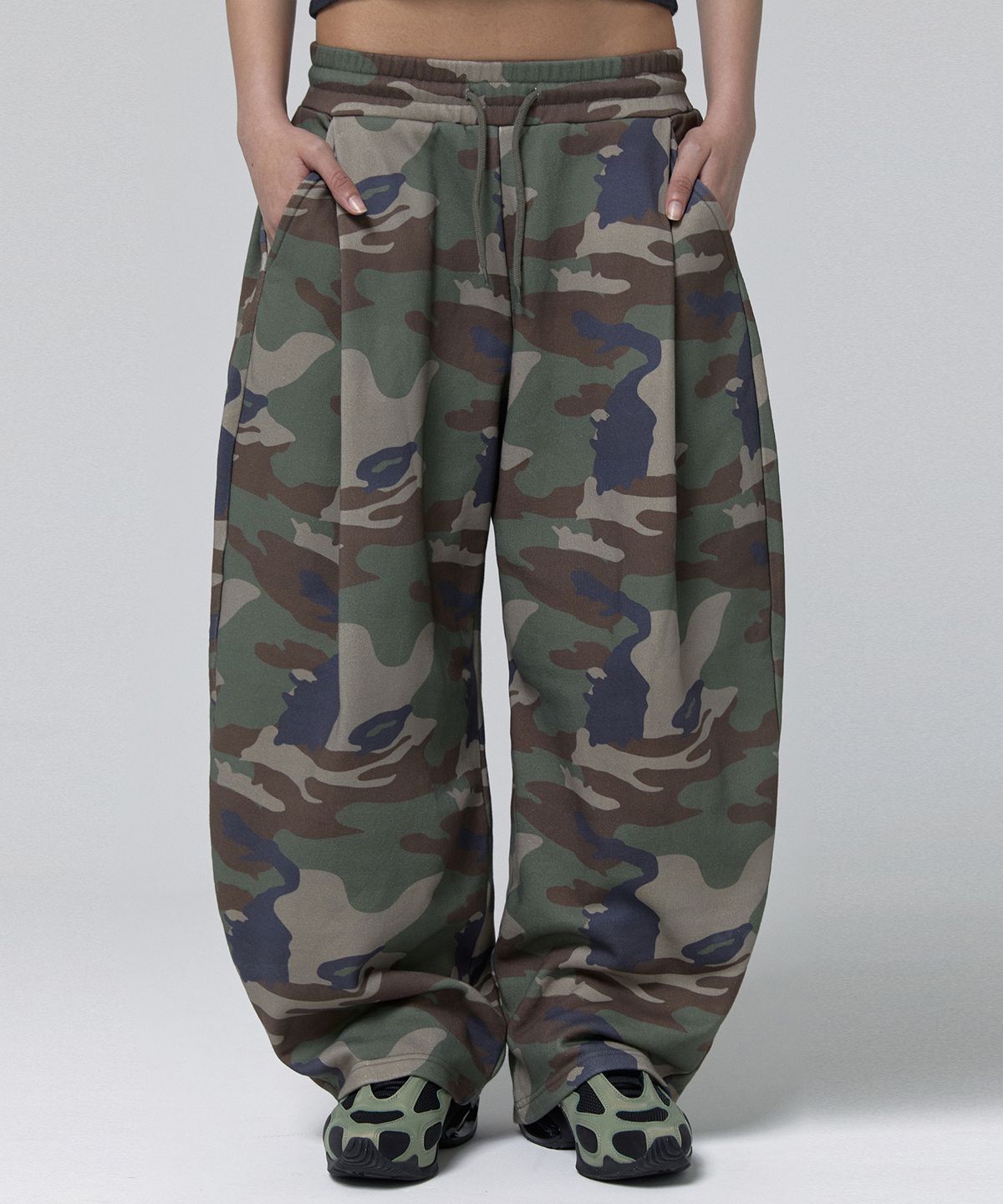 스웨이드(SUADE) TWO TUCK LONG PANTS [CAMO]