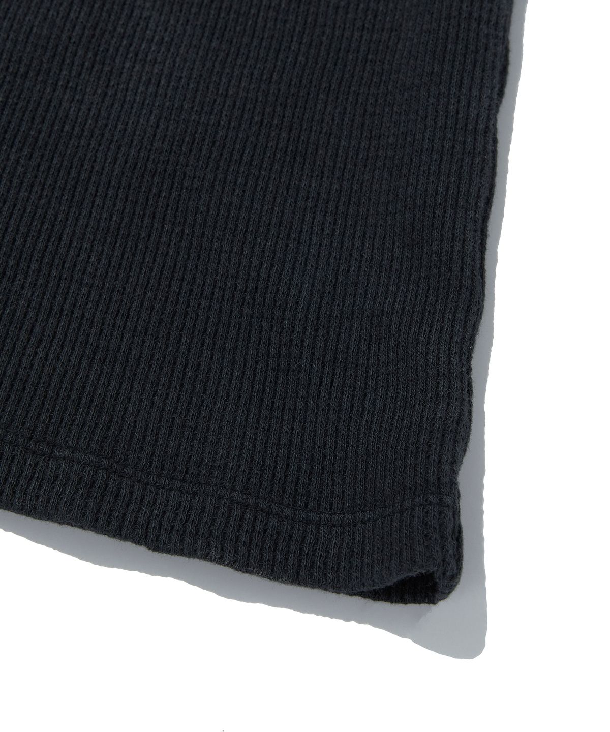 스웨이드(SUADE) WASHED THERMAL LOGO TEE [BLACK]