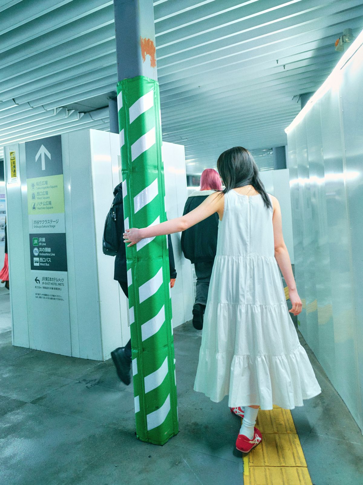 로액슈얼(LO AXUAL) LACE TRIMMING LONG DRESS_OFF WHITE