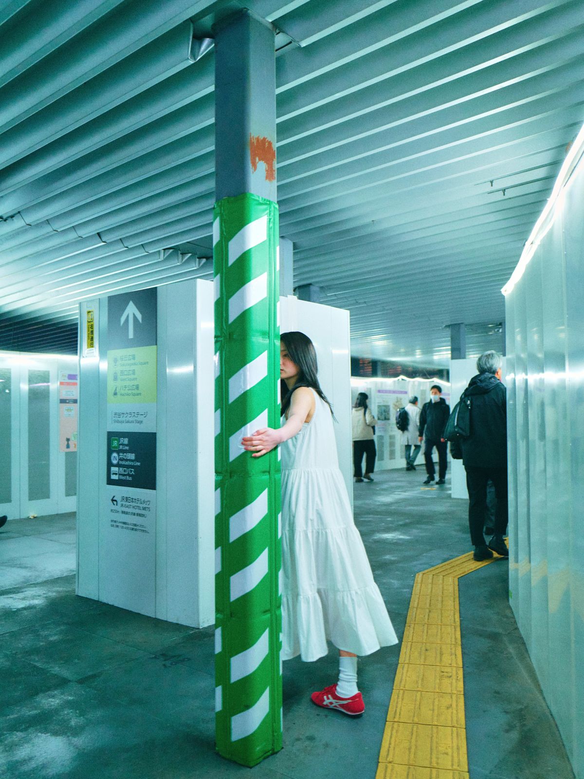 로액슈얼(LO AXUAL) LACE TRIMMING LONG DRESS_OFF WHITE